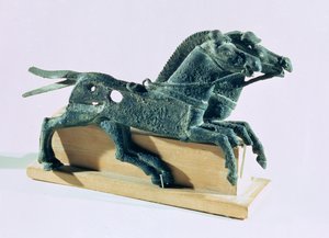 Wangstukken in de vorm van paarden, gevonden in as in het portiek van de Zaal van Honderd Zuilen in Persepolis, c.500 v.Chr.